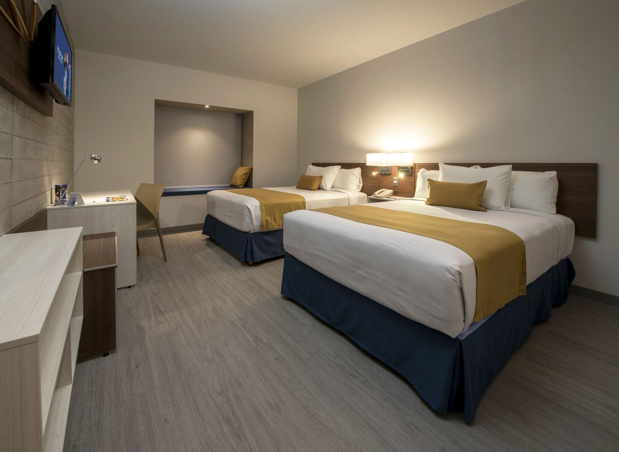 Microtel Inn & Suites By Wyndham Irapuato Εξωτερικό φωτογραφία