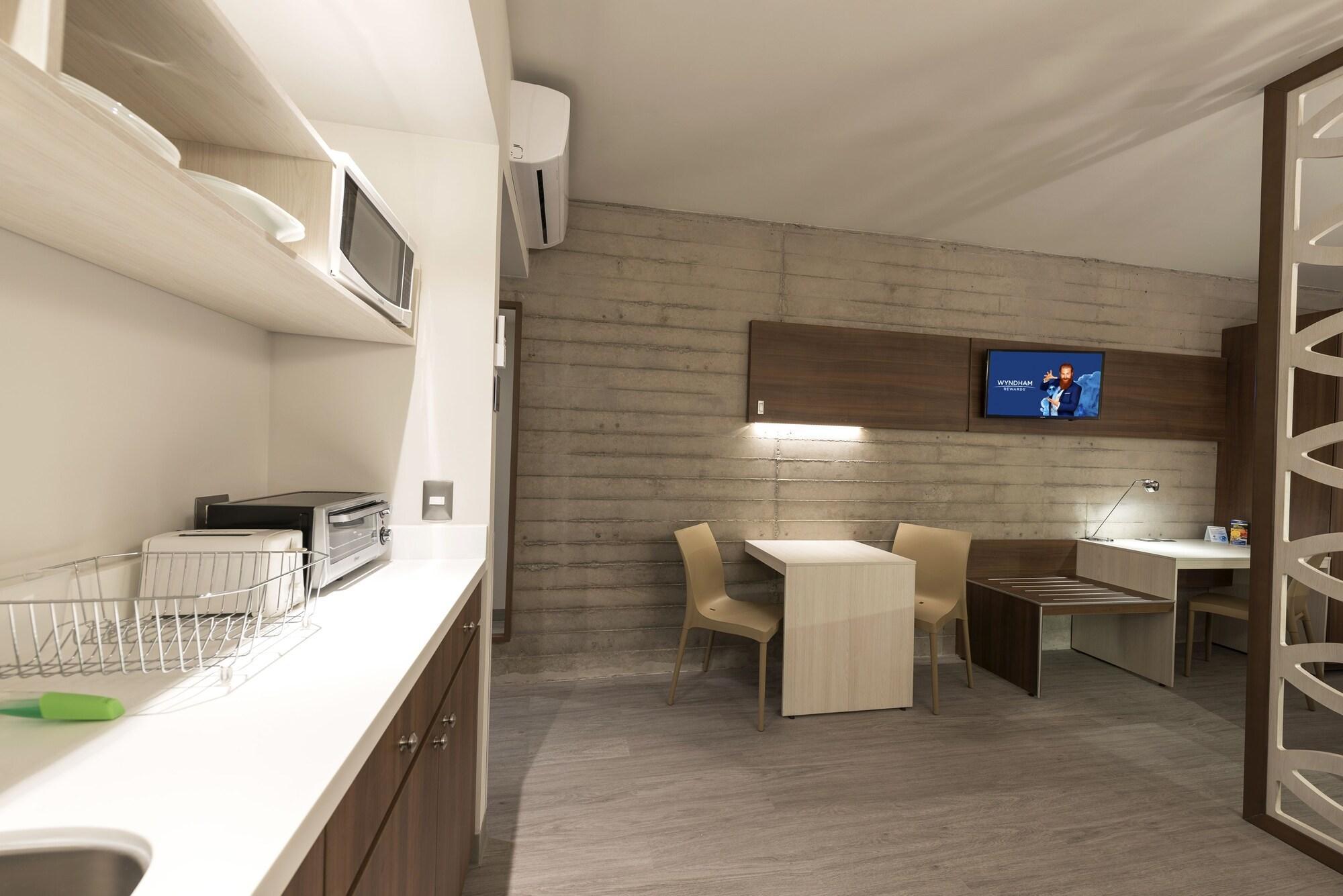 Microtel Inn & Suites By Wyndham Irapuato Εξωτερικό φωτογραφία