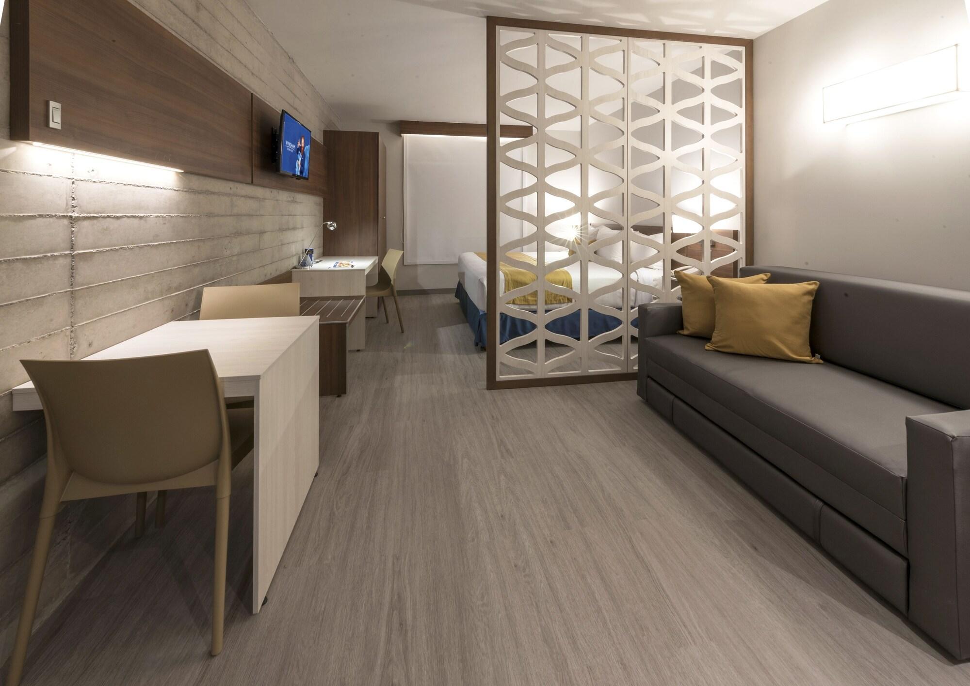 Microtel Inn & Suites By Wyndham Irapuato Εξωτερικό φωτογραφία