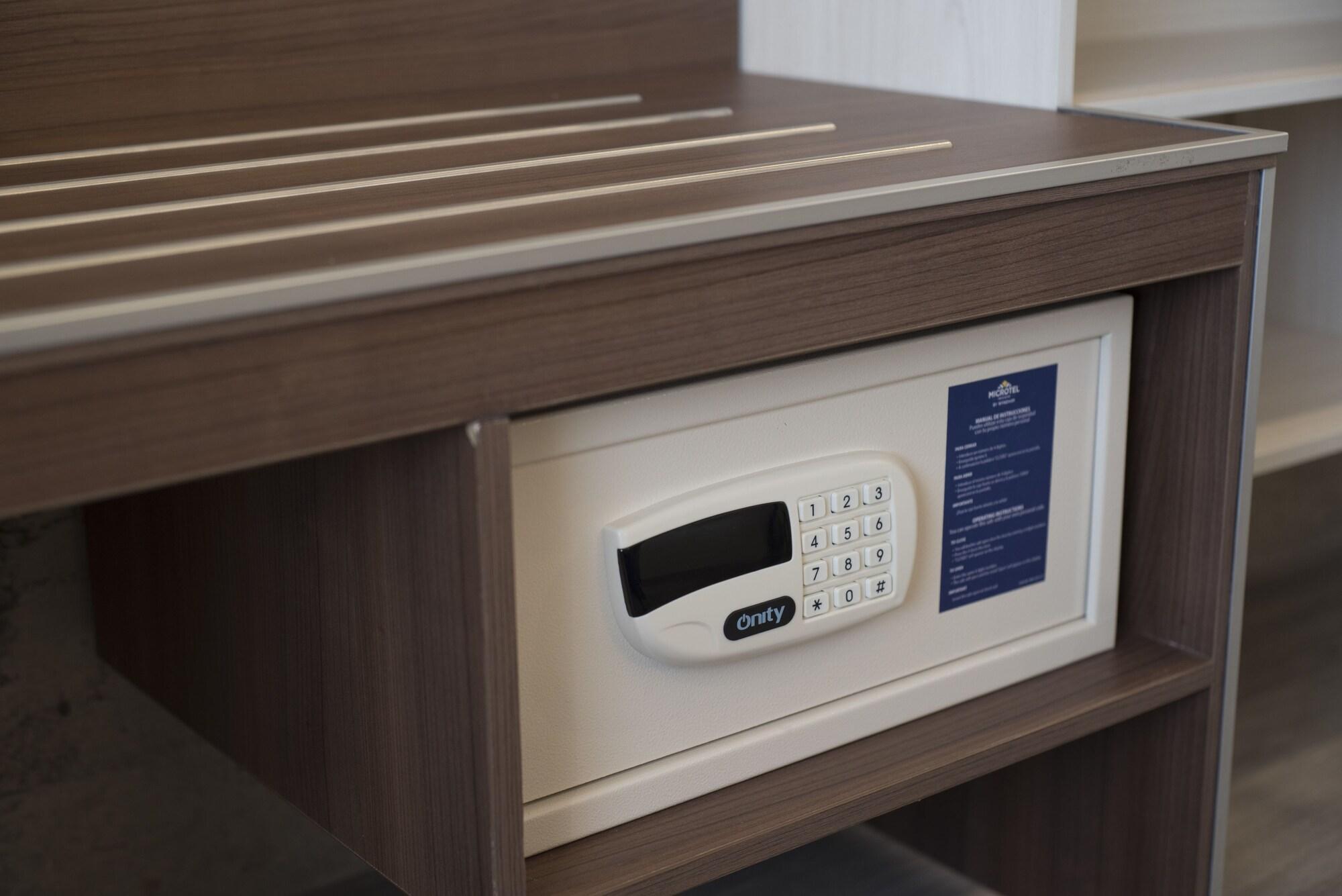 Microtel Inn & Suites By Wyndham Irapuato Εξωτερικό φωτογραφία