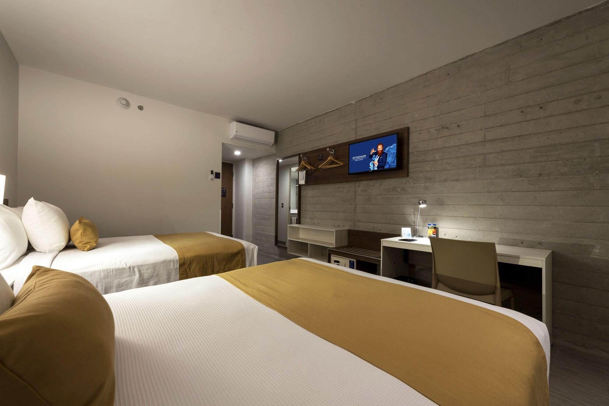 Microtel Inn & Suites By Wyndham Irapuato Εξωτερικό φωτογραφία