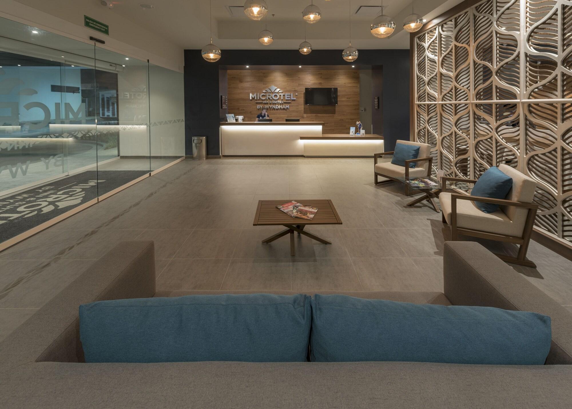Microtel Inn & Suites By Wyndham Irapuato Εξωτερικό φωτογραφία