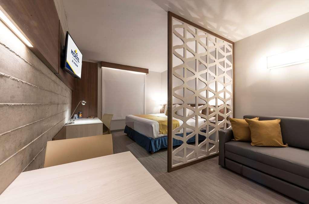 Microtel Inn & Suites By Wyndham Irapuato Δωμάτιο φωτογραφία