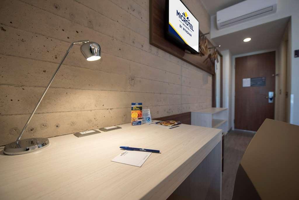 Microtel Inn & Suites By Wyndham Irapuato Δωμάτιο φωτογραφία