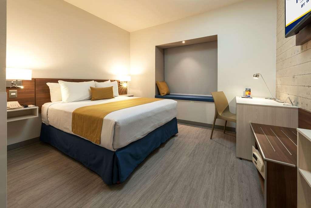 Microtel Inn & Suites By Wyndham Irapuato Δωμάτιο φωτογραφία