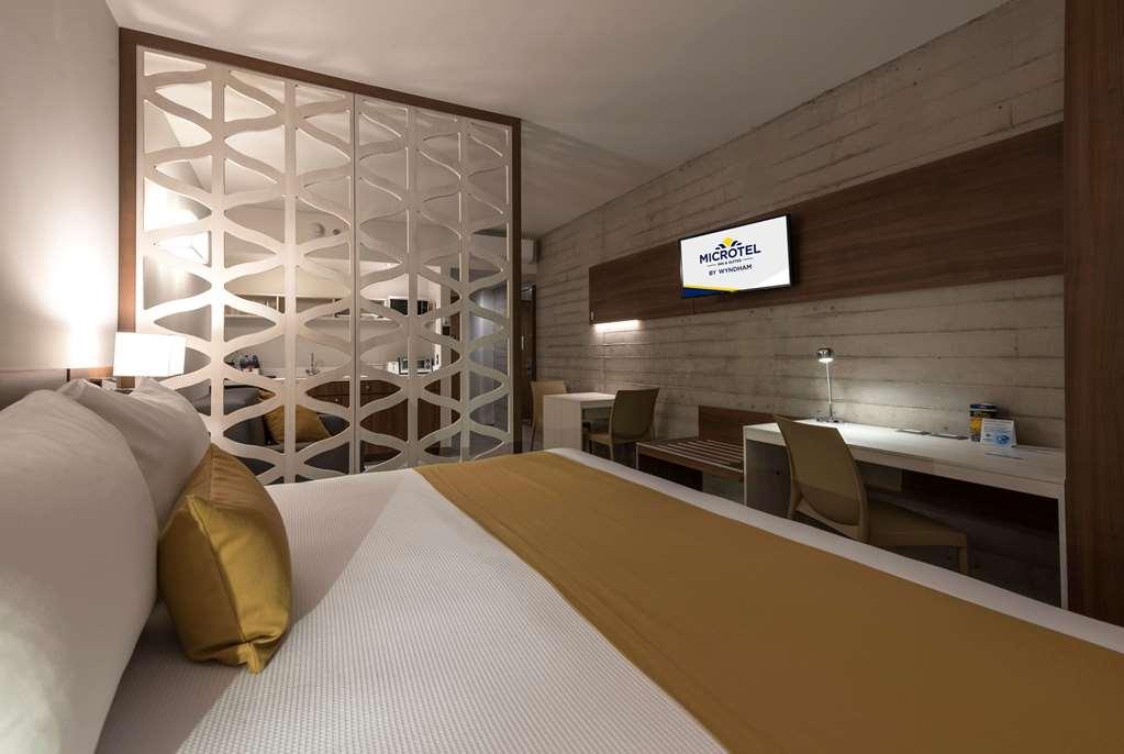 Microtel Inn & Suites By Wyndham Irapuato Δωμάτιο φωτογραφία