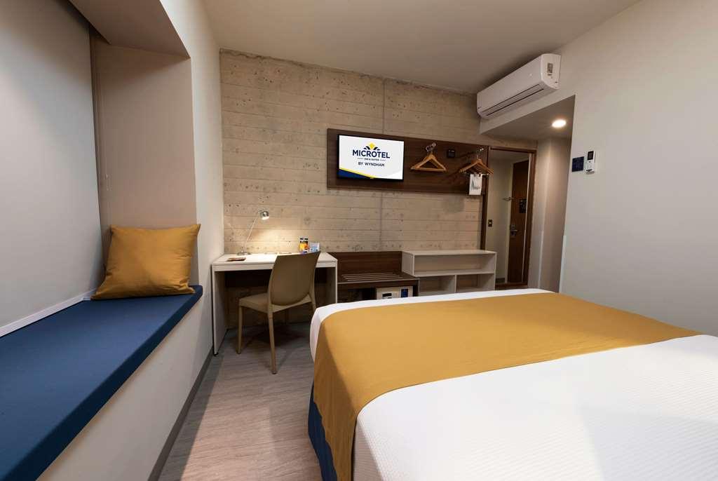 Microtel Inn & Suites By Wyndham Irapuato Δωμάτιο φωτογραφία