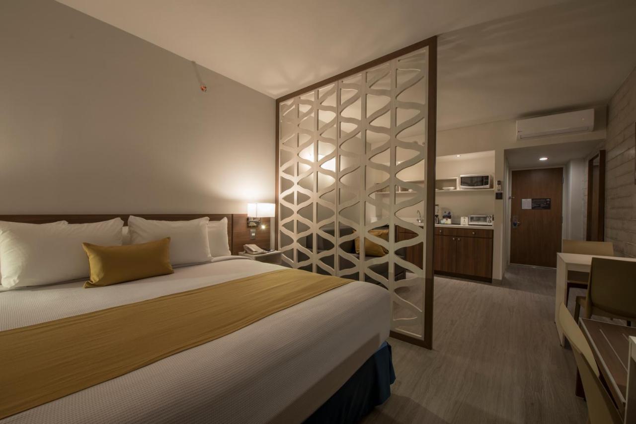 Microtel Inn & Suites By Wyndham Irapuato Εξωτερικό φωτογραφία